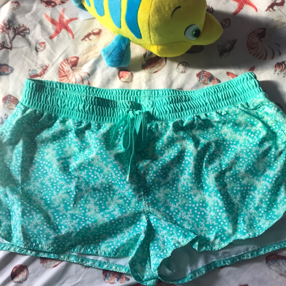 🌊 Board shorts
